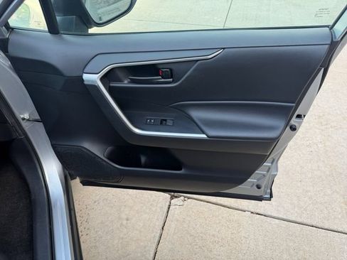 Used 2020 Toyota RAV4 LE w/ Carpet Mat Package AWD/4WD image 9