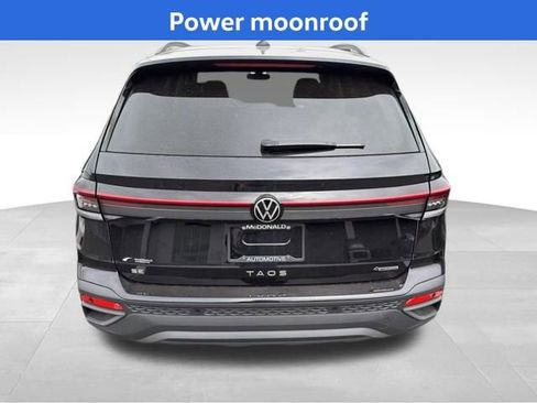 Used 2025 Volkswagen Taos SE image 4