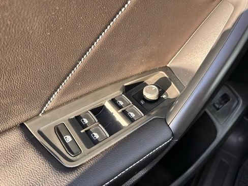 Used 2024 Volkswagen Tiguan SE image 34