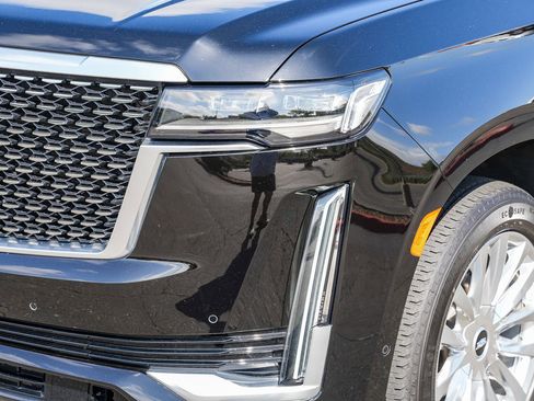 Used 2023 Cadillac Escalade Premium Luxury AWD/4WD image 8