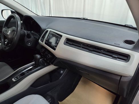 Used 2019 Honda HR-V LX image 18