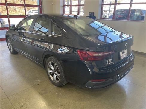 Used 2023 Volkswagen Jetta SE image 5