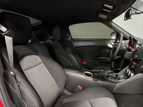 Used 2013 Nissan 370Z Coupe RWD image 16