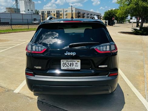 Used 2019 Jeep Cherokee Latitude Plus FWD image 10