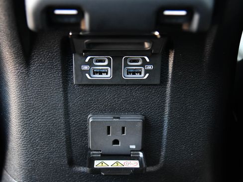 Used 2025 Jeep Wrangler Unlimited Sahara AWD/4WD image 39