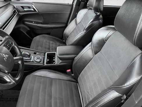 Used 2024 Mitsubishi Outlander SE image 10