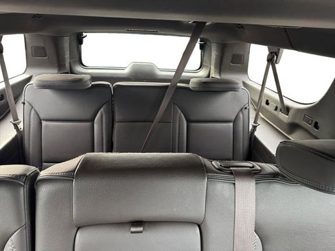 Used 2024 GMC Yukon XL Denali image 16