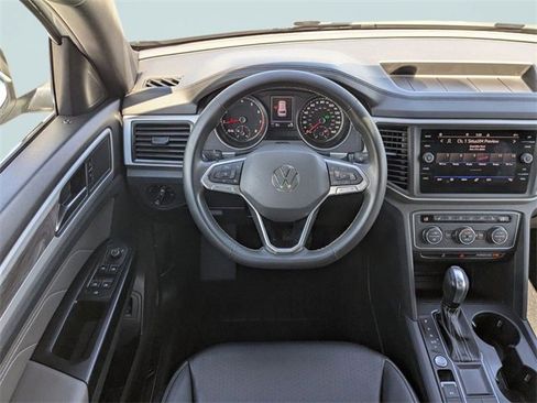 Used 2021 Volkswagen Atlas Cross Sport SE w/ Panoramic Sunroof Package image 2