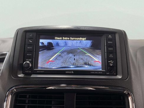 Used 2017 Dodge Grand Caravan SXT image 29