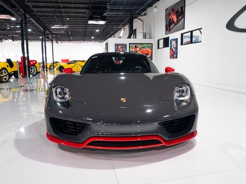 Used 2015 Porsche 918 Spyder image 10