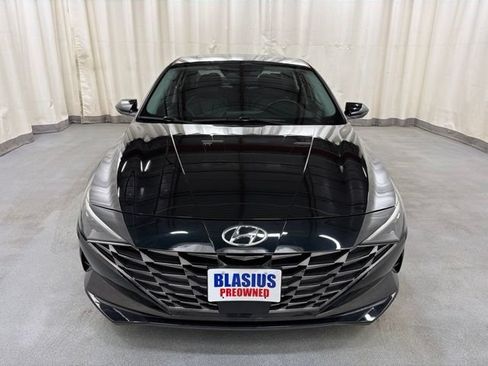 Used 2022 Hyundai Elantra Limited w/ Cargo Package FWD image 8