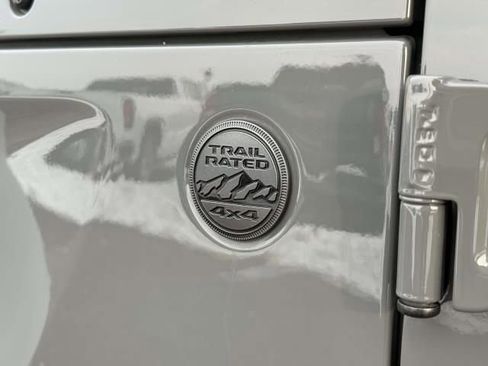 Used 2023 Jeep Gladiator Overland image 8