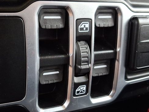 Used 2021 Jeep Wrangler Unlimited Sahara AWD/4WD image 23