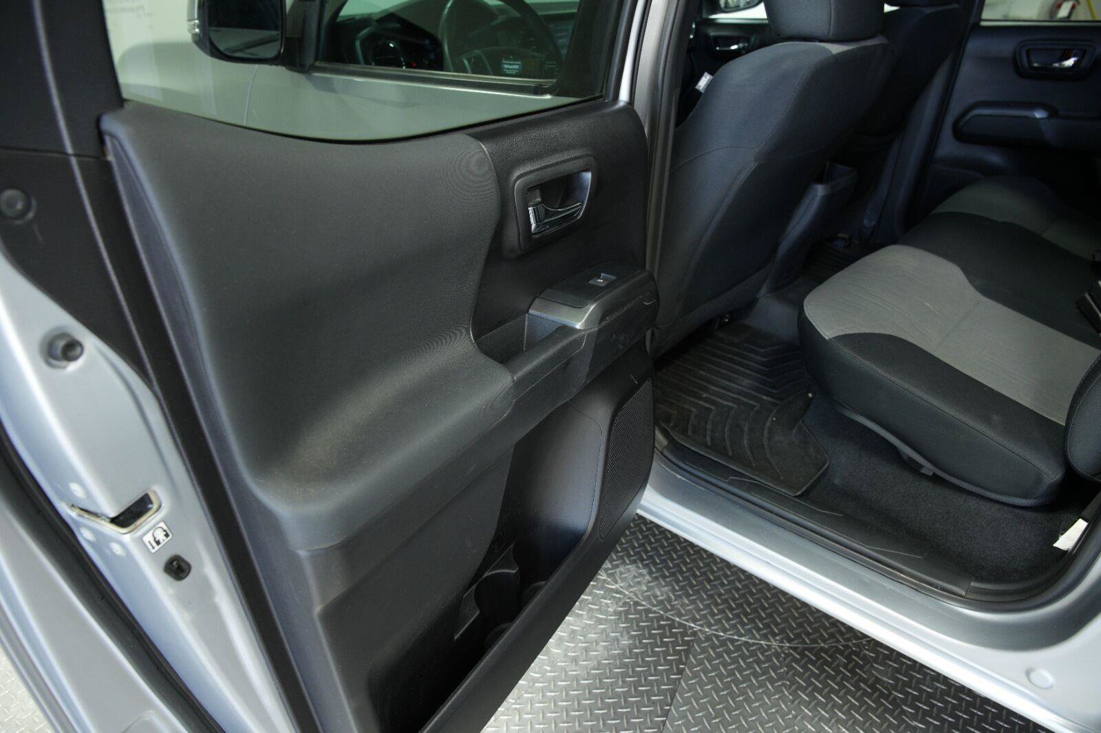 Used 2020 Toyota Tacoma TRD Off-Road w/ Technology Package AWD/4WD image 29