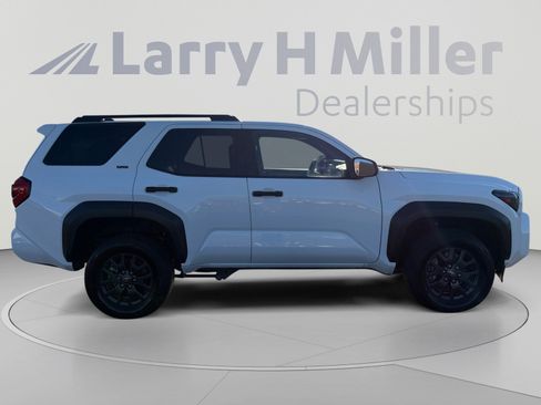 Used 2025 Toyota 4Runner SR5 AWD/4WD image 6