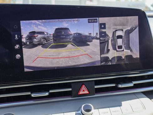 Used 2024 Hyundai Elantra Limited image 4