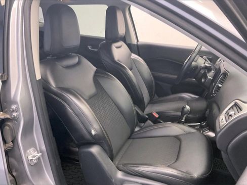 Used 2019 Jeep Compass Latitude image 5
