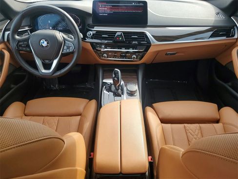 Used 2023 BMW 530i w/ Premium Package image 15