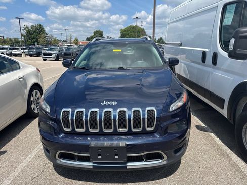 Used 2015 Jeep Cherokee Limited w/ Luxury Group AWD/4WD image 2