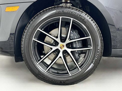 New 2025 Porsche Macan image 32