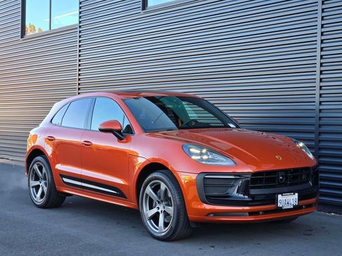 Certified 2025 Porsche Macan image 9