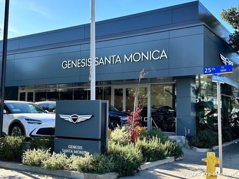 Used 2023 Genesis G70 2.0T w/ Sport Prestige Package RWD image 39