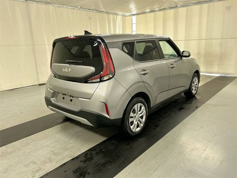 Certified 2023 Kia Soul LX image 2