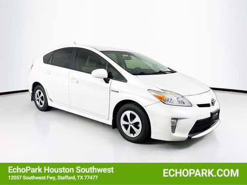 Used 2015 Toyota Prius Two FWD image 1