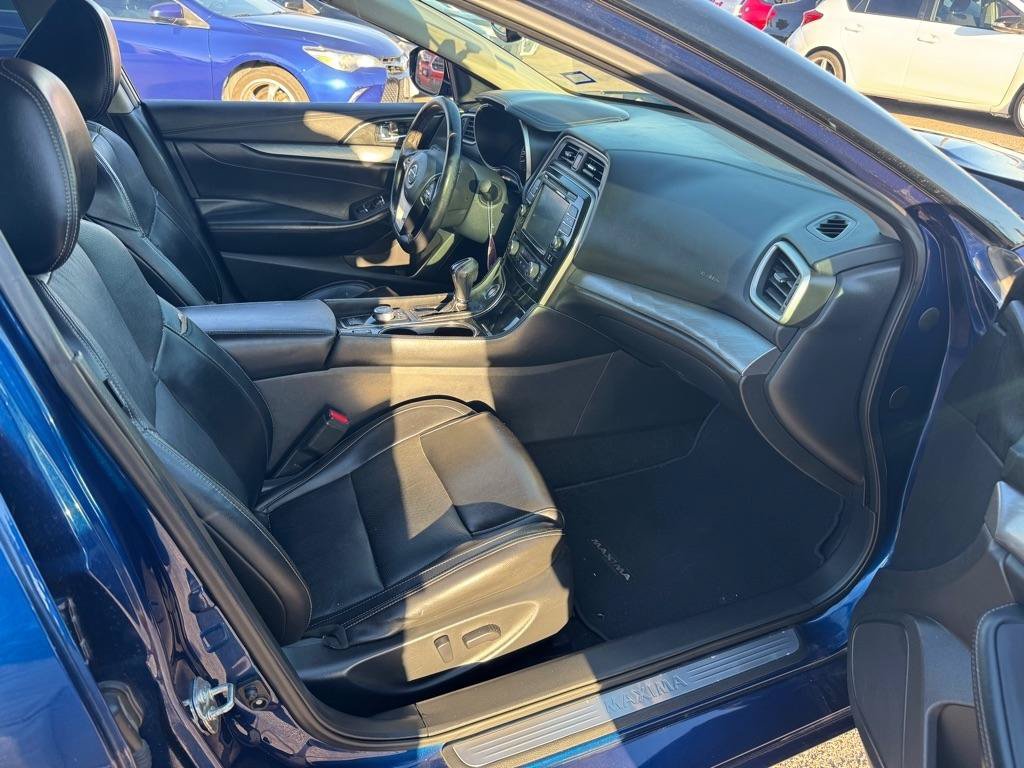 Used 2017 Nissan Maxima 3.5 SV w/ Interior Lighting Package FWD image 13