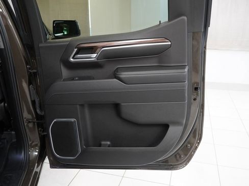 Used 2023 Chevrolet Silverado 1500 LT AWD/4WD image 24