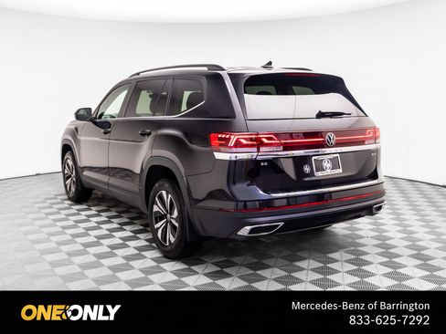 Used 2024 Volkswagen Atlas SE AWD/4WD image 3