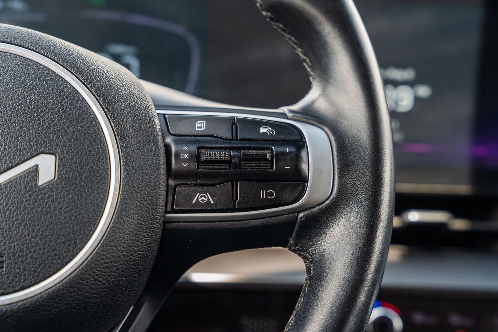 Used 2025 Kia Sportage EX FWD image 25