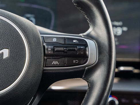 Used 2025 Kia Sportage EX FWD image 25