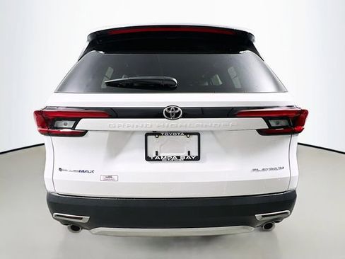 New 2026 Toyota Grand Highlander Hybrid MAX Platinum image 4