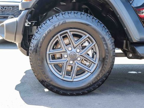 Used 2025 Jeep Wrangler Sport AWD/4WD image 10