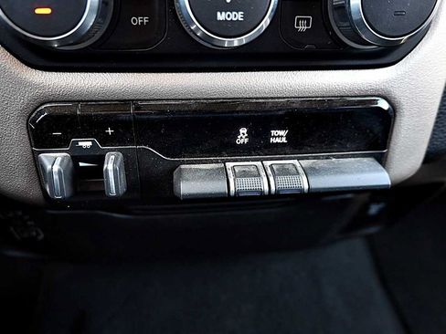 Used 2019 RAM 1500 Laramie AWD/4WD image 27