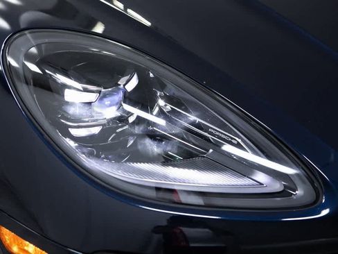 Certified 2023 Porsche Macan image 31