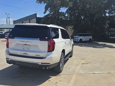 Used 2025 GMC Yukon Denali w/ LPO, Floor Liner Package AWD/4WD image 4
