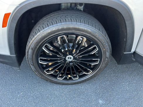 Used 2022 Chevrolet Traverse LS image 31