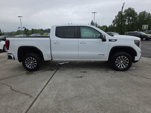 Used 2023 GMC Sierra 1500 AT4 w/ Technology Package AWD/4WD image 7