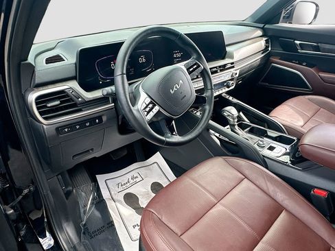 Used 2024 Kia Telluride EX w/ EX Captain's Chair Package image 9