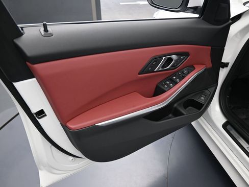 Used 2025 BMW 330i xDrive Sedan image 17