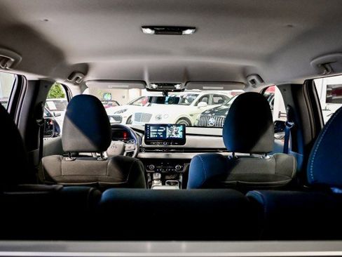 Used 2025 Mitsubishi Outlander ES image 21