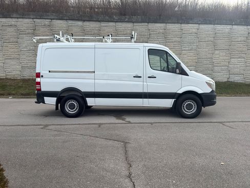 Used 2014 Mercedes-Benz Sprinter 2500 image 2