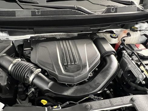 Used 2024 Chevrolet Traverse LT image 32