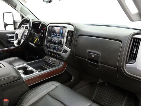 Used 2019 GMC Sierra 2500 SLT w/ Driver Alert Package AWD/4WD image 17