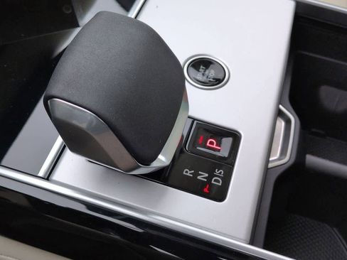 New 2026 Land Rover Range Rover Long Wheelbase SE image 34