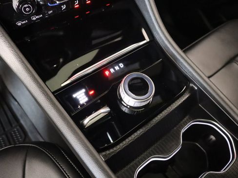 Used 2025 Jeep Grand Cherokee L Limited image 9