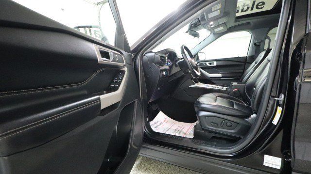 Used 2021 Ford Explorer XLT w/ Equipment Group 202A AWD/4WD image 9