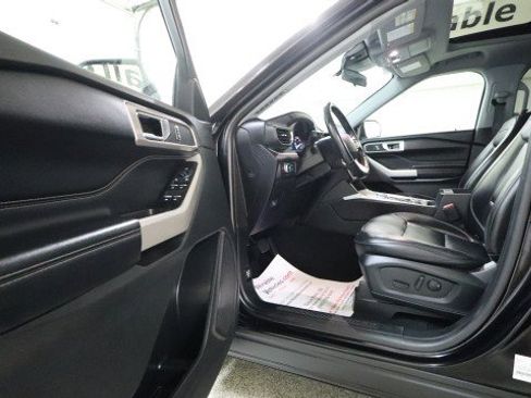 Used 2021 Ford Explorer XLT w/ Equipment Group 202A AWD/4WD image 9
